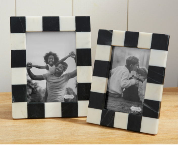 SMALL CHECKERED MARBLE FRAME